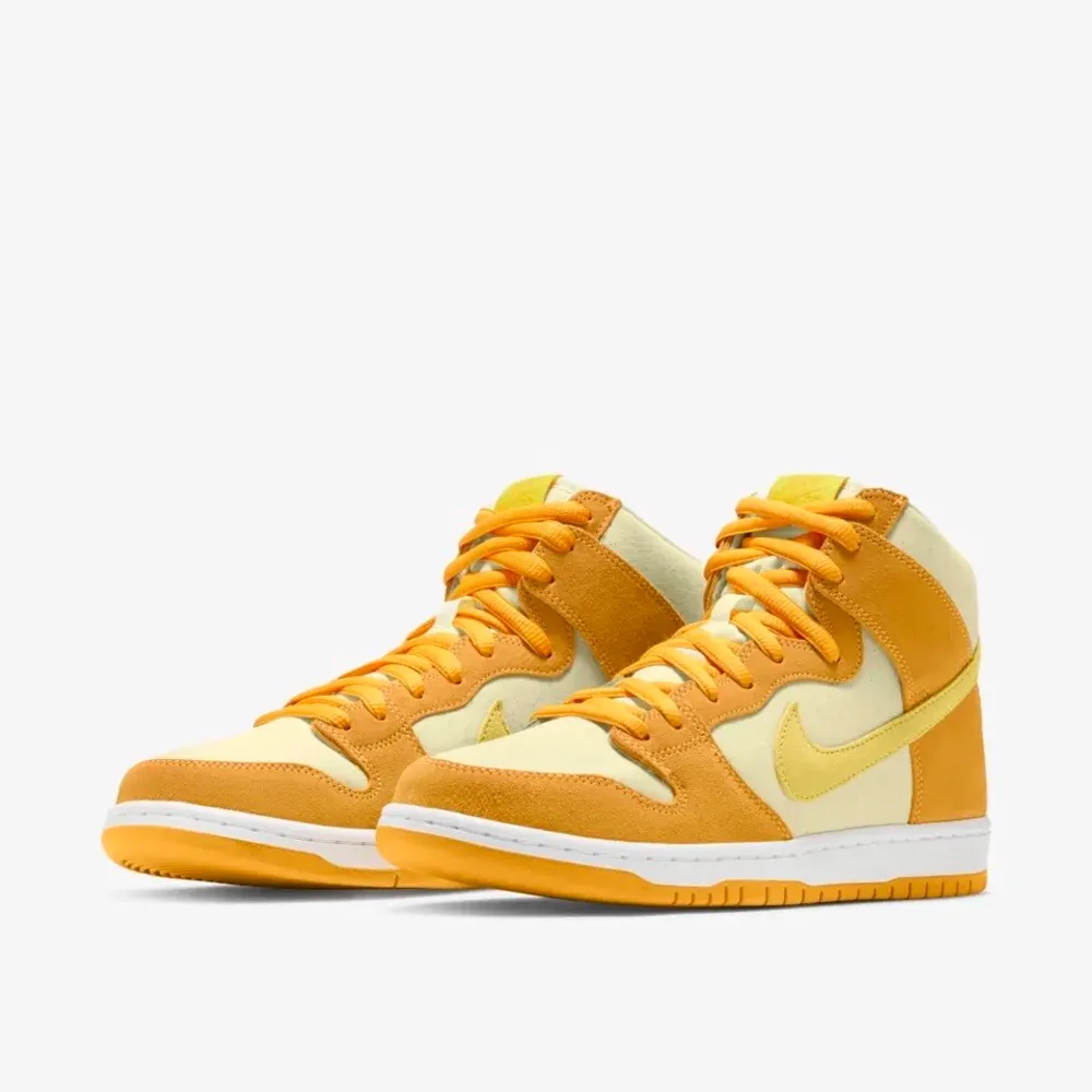 Helt nya dunk high pineapple vann dom på SNKRS app aldrig blivit använda.🤩. Skor.