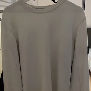 Stone Island sweatshirt  - Stone island sweatshirt vit 9/10 cond sparsamt använt 