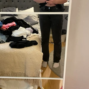 Raka weekday jeans - Modellen twig, medelhög midja!! Strl 28/30 🥰