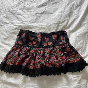 Zara kjol - Säljer denna söt kjol från zara. Köpt från sellpy och är i bra skick! Skriv privat för fler bilder💙💙