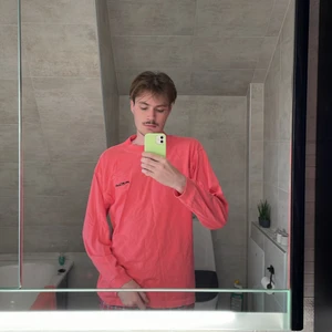 Långärmad tröja från Yardsale  - Långärmad rosa tröja från Yardsale i storlek L som använts två gånger. 