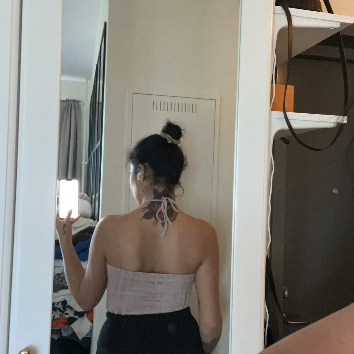 Topp med knytning runt halsen  - 90