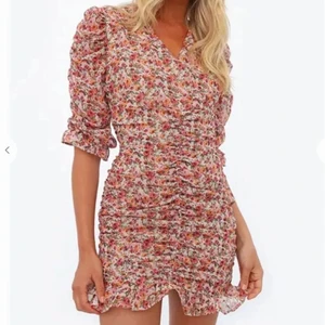 Söker! - Söker denna klänning från chiquelle i storlek M eller L