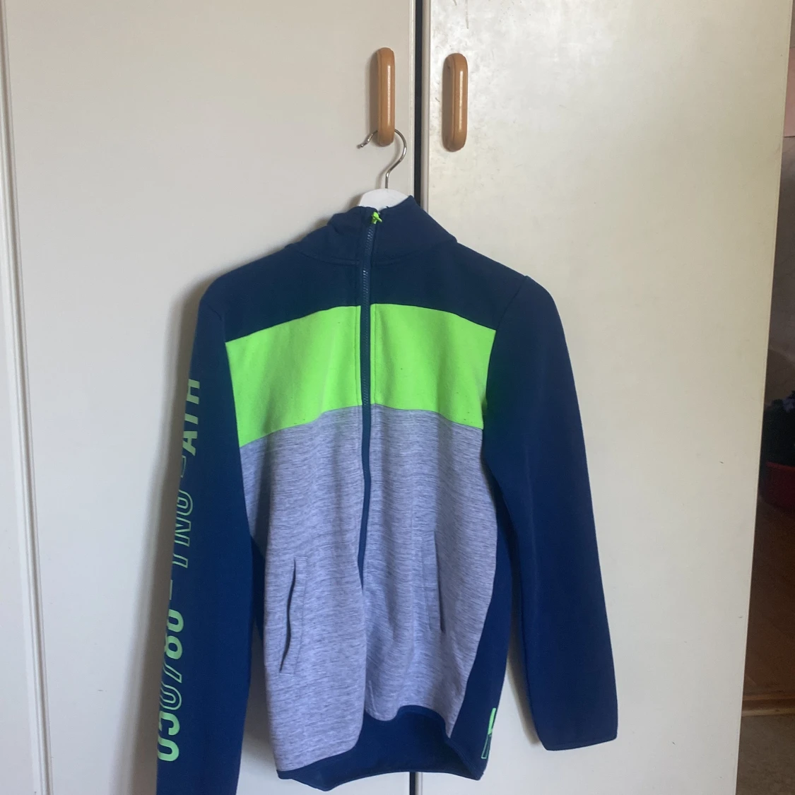 Kofta från H&M storlek 170