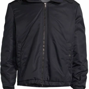 Dondup jacka  - Jackan är i väldigt bra skick och kostar ny 5500 kronor. Den är för liten för mig och hänger bara så vill bli av med den. Passar Medium