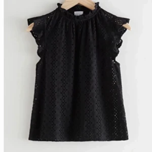 Spetstopp - Så snygg ”spets” topp från Otherstories. 😍 fraktar eller möts upp i Göteborg!  