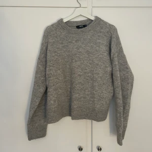 Stickad tröja från Bikbok - Storlek M, kommer aldrig till använding.