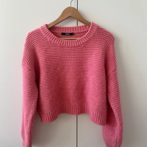 Stickad tröja medium - Obs! Du får själv stå för fraktkostnaden 😊