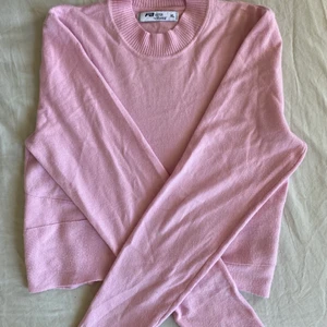 rosa tröja - Från new yorker. Storlek xl men skulle sjölv säga att den sitter som en s.