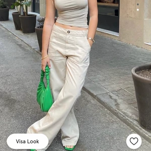 Super trendiga Cargo Pants - Gör intressekoll på mina super snygga o trendiga cargopants! Dom är vekrligen ett par byxer jag gillar, men i behov av pengar gör jag nu en intressekoll då jag även har ett par till fast svarta! Strl 36 Byxorna kostar inte 10 kr