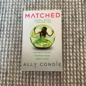 Matched av Ally Condie - Köparen står för frakten 