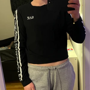EA7 tröja oanvänt i stl M - EA7 tröja i stl M, oanvänt!!