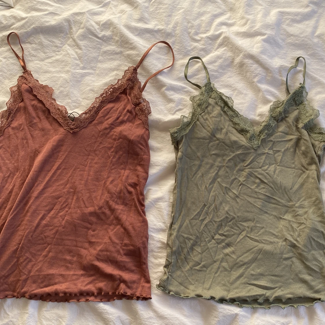 Två snygga spetslinnen!