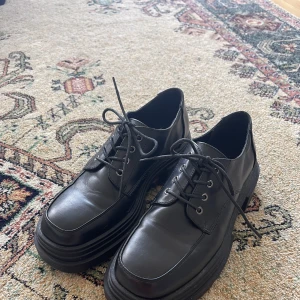 Chunky boots  - Svarta boots med tjock sula, helt nya aldrig använda. Stl 41 från topshop. 