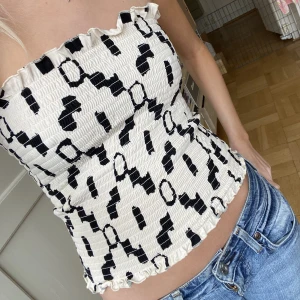 Super söt bandeau topp💞 - Söt och bekväm  bandeau topp enkel men passar bra till typ fest middag etc💞🫶🏽💞
