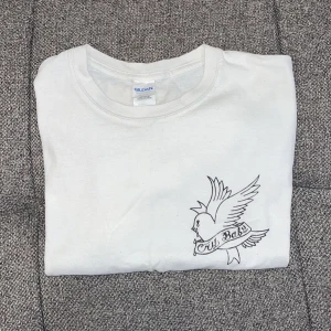 Lil Peep t-shirt - Superfin lil peep tröja som tyvärr bara ligger och samlar damm. Köpt från lilpeep.com. Kan gå ner i pris vid snabb affär 🥰