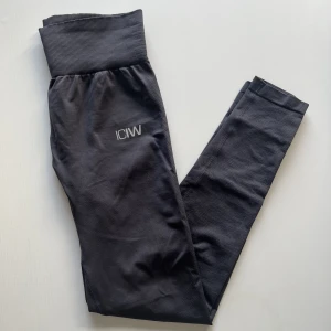 Icaniwill tights ”Graphite” strl M - Säljer dessa tights från Icaniwill i storlek M, färgen ”graphite”🤍
