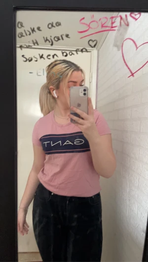 Äkta gant t-shirt  - Säljer en av mina finaste tröjor ifrån gant då den inte kommit till användning de senaste, den är i nyskick 