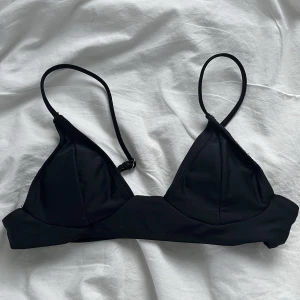 Bikini  - Jätte fin bikini från shein som tyvärr aldrig är använd pågrund av att den är för liten❤️Skulle säga att den passar xs/ en lite mindre S. Skriv vid frågor eller funderingar 💓