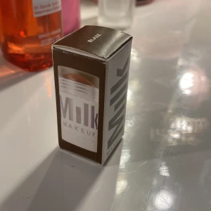 Milk Bronzer  - En ny Milk bronzer i färgen blaze endast testad två gånger. Köpt för 179kr + frakt, (fri frakt 26 februari)💕
