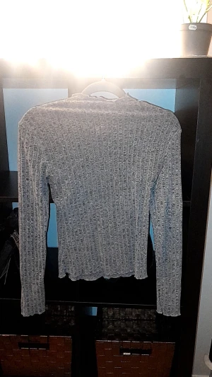 Dress grå - Jätte fin grå dress till salu✨ litet hål knappt syns i byxorna✨ Okej skick✨