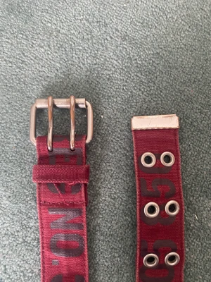 skärp - as snyggt skärp!! bra skick! köparen står för frakten!