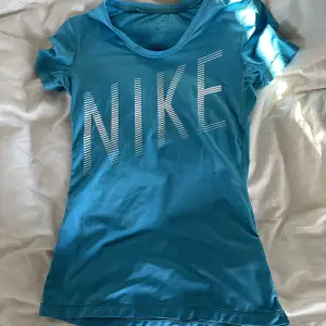 Nike träningströja som är köpt i usa. Bra skick. 