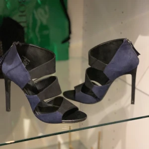 Klack skor  - Super snygga klackar från zara storlek 35.   Knappt använda. 