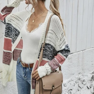 Cardigan från Shein - Säljer denna fina cardigan från Shein. Använd en gång, så den är i fint skick. Storlek S, men passar som M också. 100% polyester. 