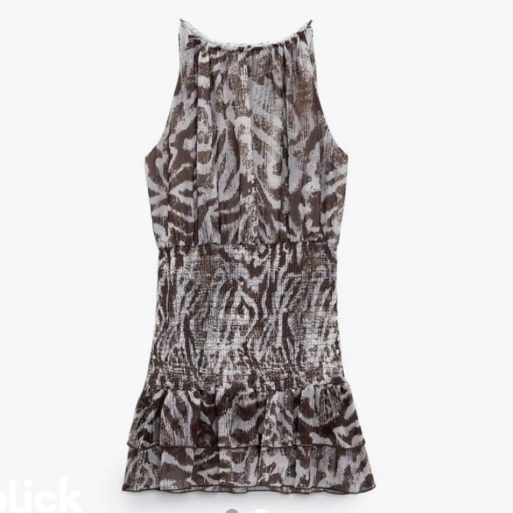 Säljer denna klänningen från zara i zebra mönster. Nyskick, Strl S. Klänningar.