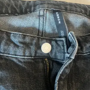 Jeans från weekday i modellen arrow 