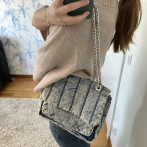 Jeans väska - Väska ifrån pull and bear, endast använd 1 gång!