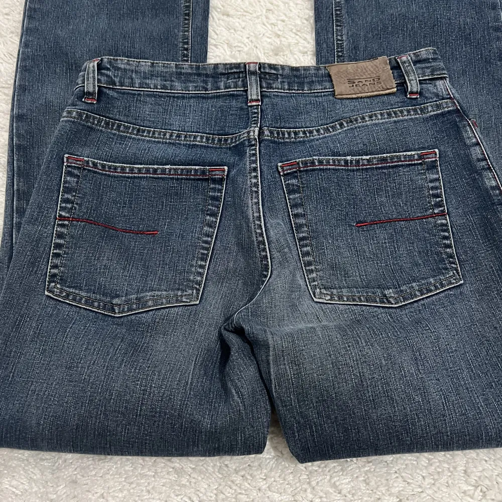 Lowrise o Bootcut jeans, i perfekt skick ❣️Midjan är 82cm och Innerbens är 70cm . Jeans & Byxor.