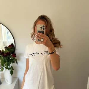 t-shirt  - Tommy Hilfoger t-shirt.   skick 7/10