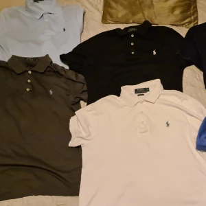 Ralf lauren pike - Säljer mina pike tröjor 400 st. Storlek M(medium) Allt är i topp skick. Skriv privat för vilken färg du vill ha! Nypris:1295.