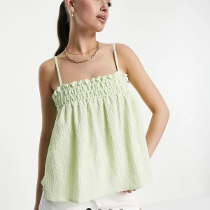 Topp från asos - Hur fin grön topp från asos som är slutsåld i strl S/36 som aldrig är använd☺️