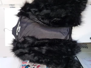 Pälsjacka  - Pälsjacka som är använd 2 gånger Superfin men används aldrig