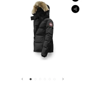 säljer exakt en likadan - En tvär skön canada goose jacka, lite söndrig vid armarna men de är inget man ser eftersom de är inuti jackan, pris kan diskuteras men annars 2150kr