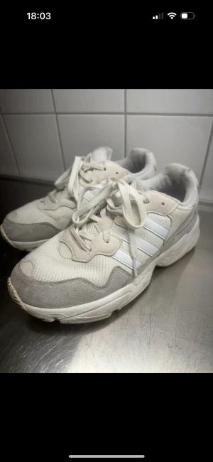 Adidas skor  - Adidas skor i fint skick. 