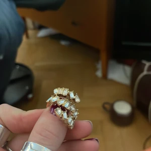 Ring  - En ring från klitter! Kontakta för frågor elr fler bilder😁