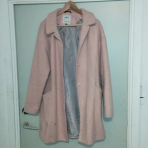 Rosa kappa  - Kappa från only i storlek L Liten fläck på framsidan som säkert gå och få bort med fläckborttagning 