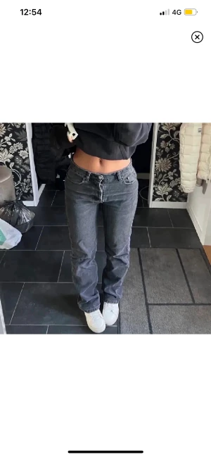 Zara jeans  - Populära zara jeans, helt slutsålda! Har 2 par i storlek 36 och 38. Nyskick 
