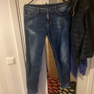 Dsquared2 - Äkta Dsquared2 byxor, Oskadliga byxor i fint skick. pris kan diskuteras i snabb affär 