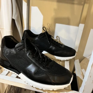 Louis Vuitton run way - Louis Vuitton skor i väldigt bra skick. (Äkta)