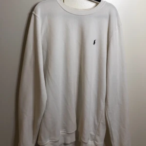 Ralph lauren tröja  - En vit Ralph lauren tröja i storlek XXL, aldrig använt. 