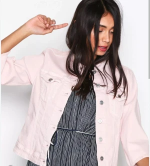 Ljusrosa Replay jeansjacka M - Ny endast provad i storlek M. Skickas spårbart.  Rökfritt hem men har 🐶