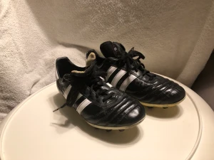 Copa mundial strl 39 - Ett par lätt använda copa mundial, grymt sköna läderskor. Nypris 1200