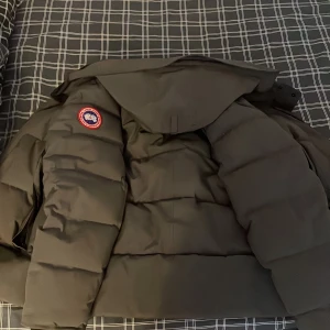 Canada gose  - Säljes i befintligt skick  Skickas på kemtvätt innan försäljning 