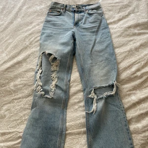 Mango jeans - Ett par långa!! Jens från mango, storlek 36, jag är 171 cm och har 34/36 i kläder och dom passar jätte bra ☺️