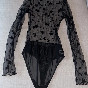 Body - Stjärnig body från SHEIN 